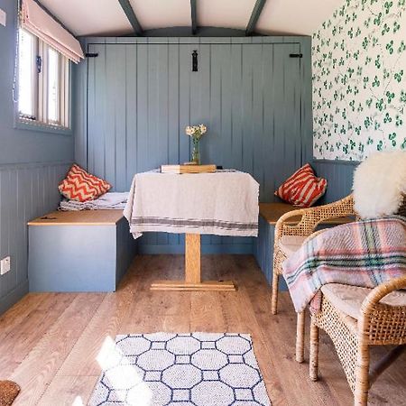 Old King William Shepherd Huts And Private Hot Tubs In North Norfolk Hunworth Exteriör bild