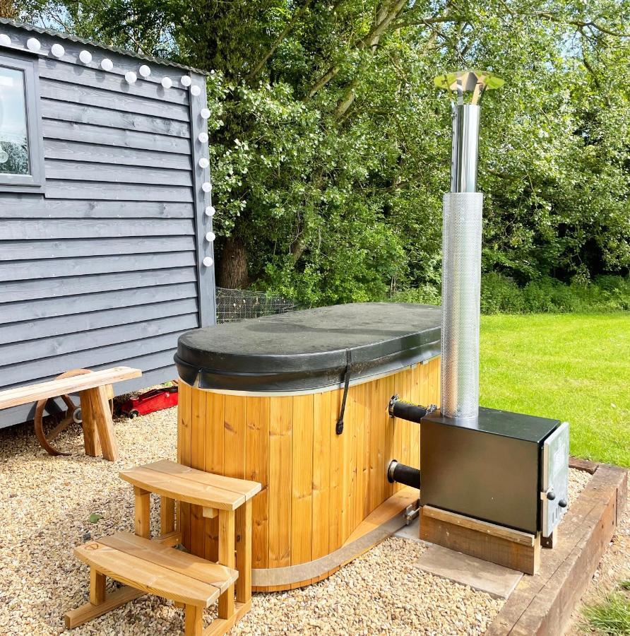 Old King William Shepherd Huts And Private Hot Tubs In North Norfolk Hunworth Exteriör bild