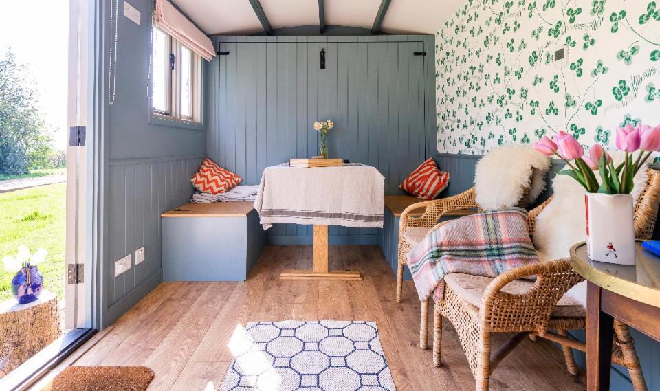 Old King William Shepherd Huts And Private Hot Tubs In North Norfolk Hunworth Exteriör bild
