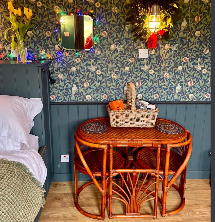 Old King William Shepherd Huts And Private Hot Tubs In North Norfolk Hunworth Exteriör bild