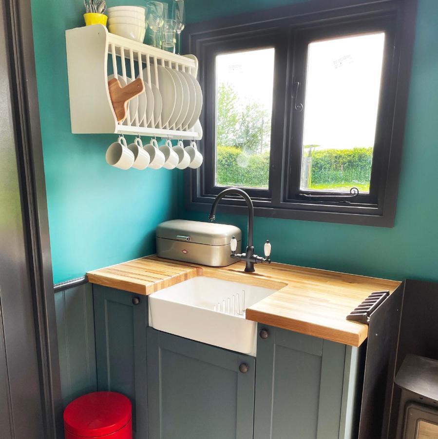 Old King William Shepherd Huts And Private Hot Tubs In North Norfolk Hunworth Exteriör bild