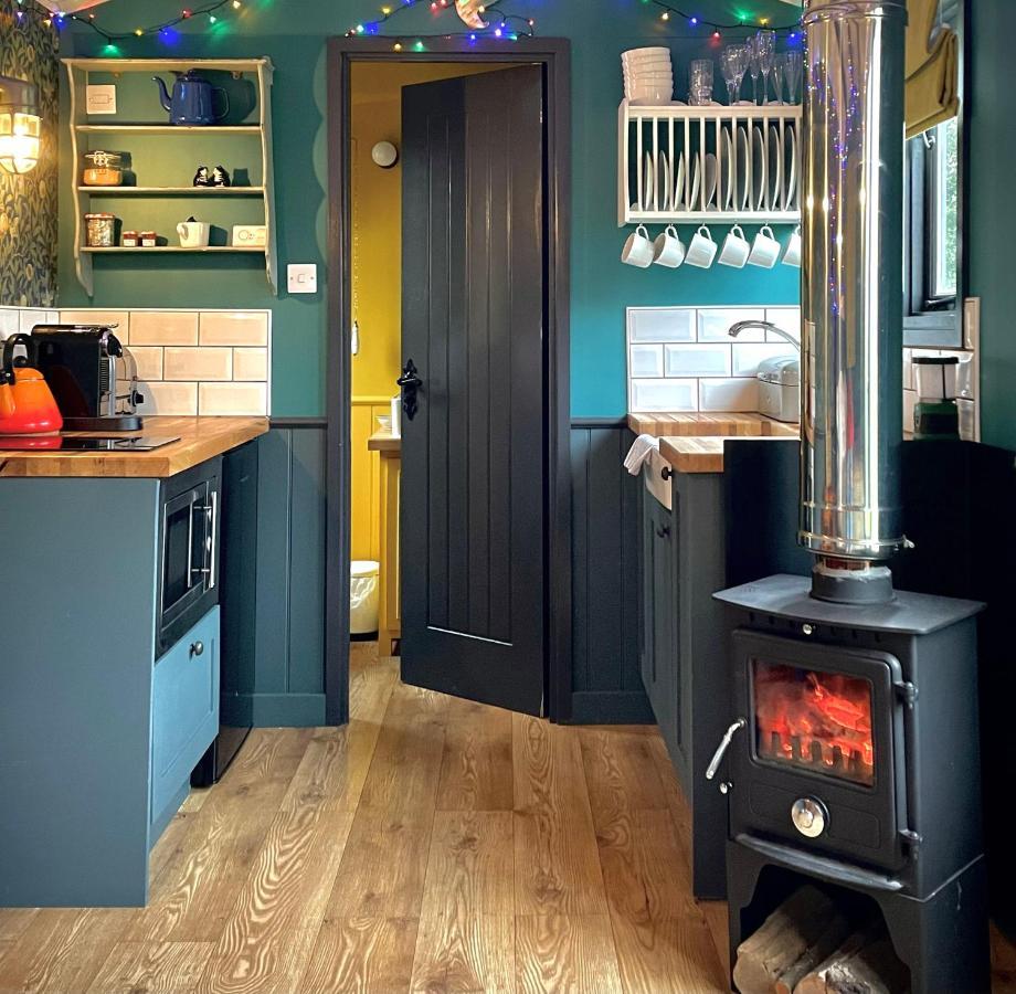 Old King William Shepherd Huts And Private Hot Tubs In North Norfolk Hunworth Exteriör bild