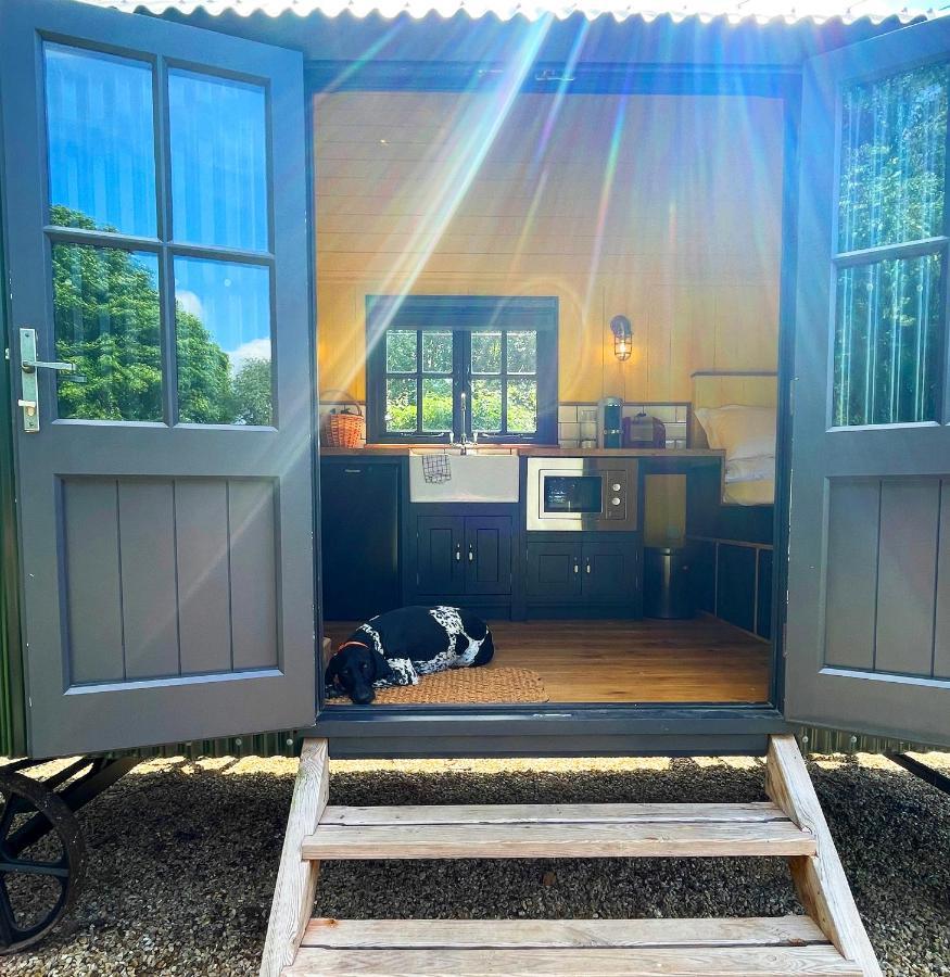 Old King William Shepherd Huts And Private Hot Tubs In North Norfolk Hunworth Exteriör bild